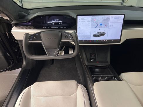 Used 2022 Tesla Model S Plaid image 8