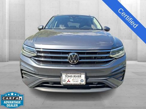Certified 2023 Volkswagen Tiguan SE w/ Panoramic Sunroof Package FWD image 2