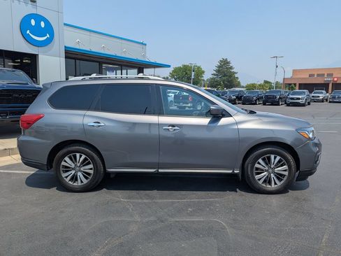 Used 2019 Nissan Pathfinder S FWD image 2