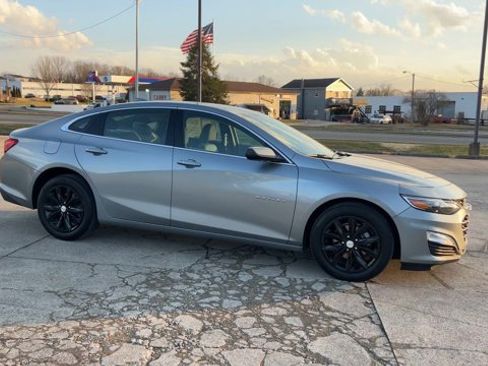Used 2025 Chevrolet Malibu LT image 2