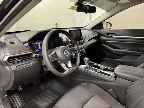 Used 2023 Nissan Altima 2.5 SV image 12