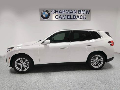 Used 2025 BMW X3 xDrive30i AWD/4WD image 3
