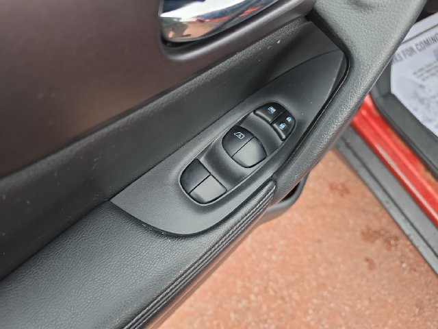 Used 2016 Nissan Rogue SV AWD/4WD image 11