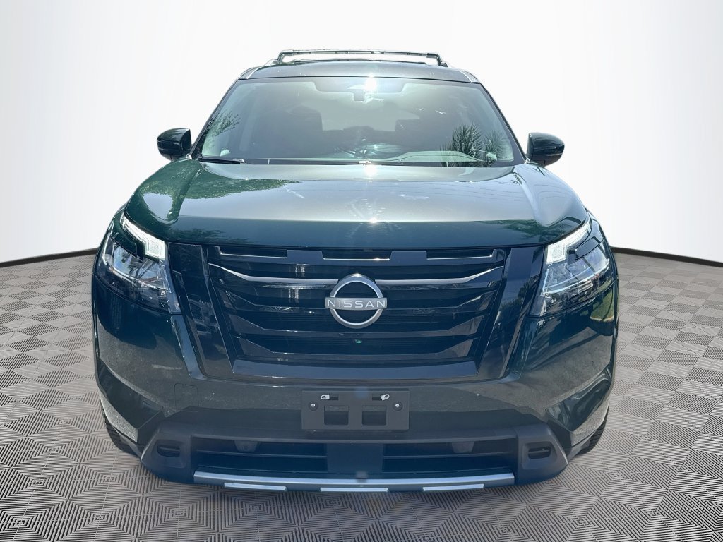 Used 2024 Nissan Pathfinder SL w/ Black Appearance Package AWD/4WD image 2