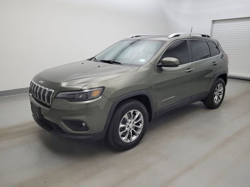 Used 2019 Jeep Cherokee Latitude Plus w/ Comfort/Convenience Group AWD/4WD image 2