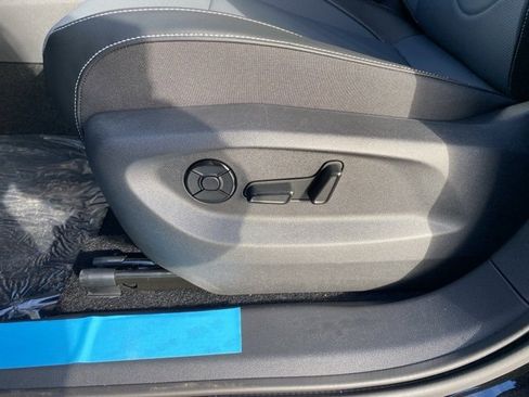 New 2026 Volkswagen Tiguan SE image 26