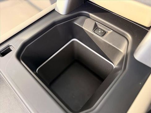 Used 2024 Land Rover Defender 110 X-Dynamic SE image 26