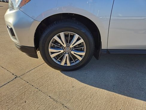 Used 2019 Nissan Pathfinder S image 8