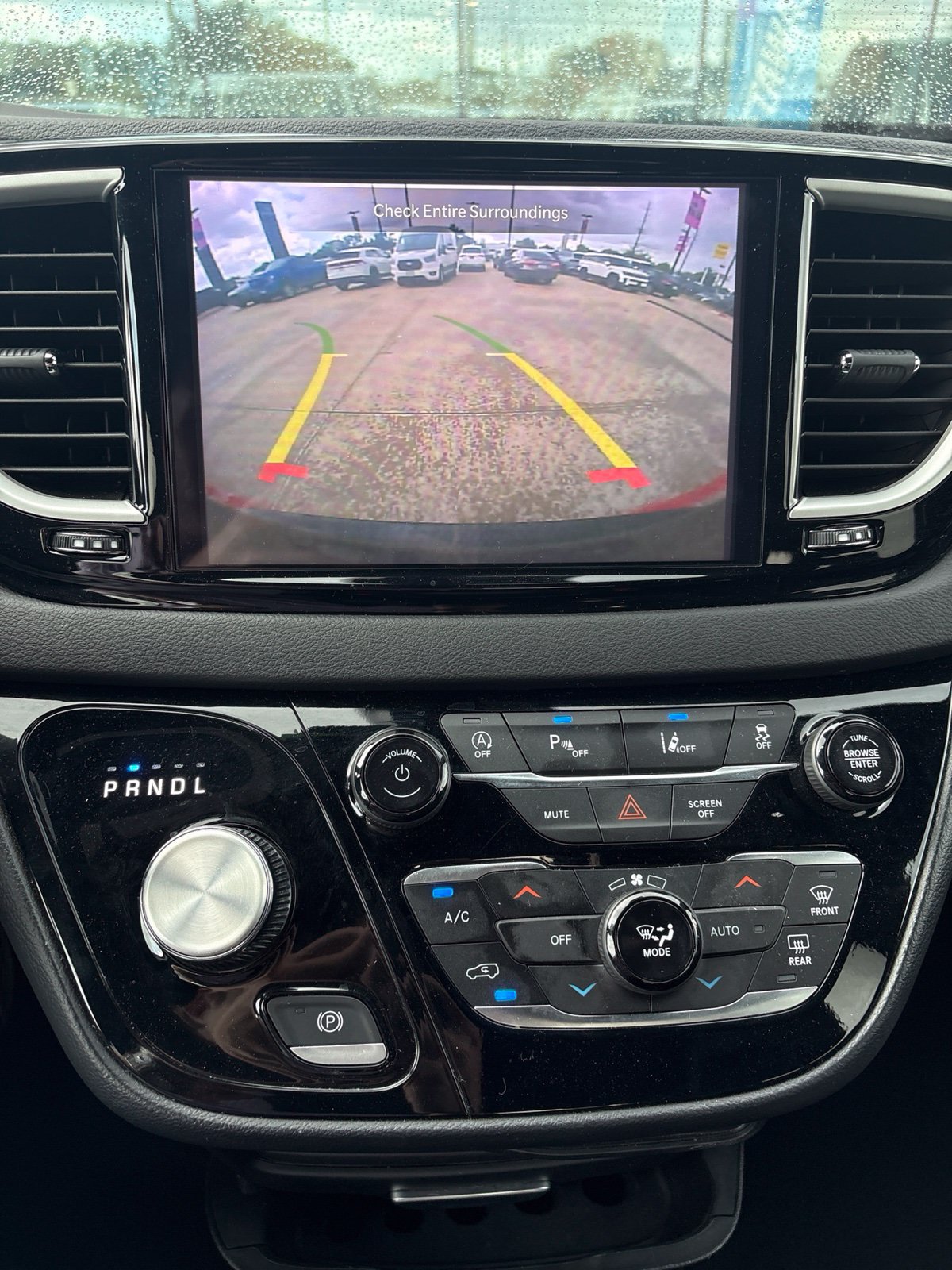 Used 2025 Chrysler Pacifica Select FWD image 17