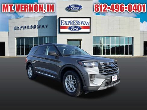 Used 2025 Ford Explorer Active AWD/4WD image 4