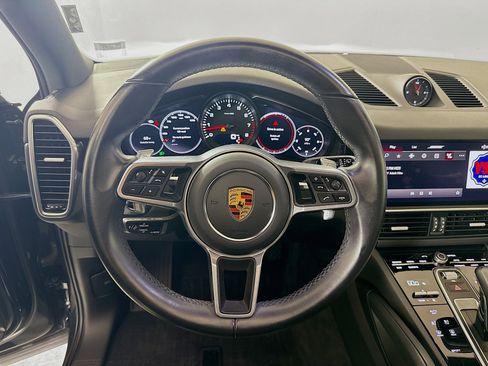 Used 2023 Porsche Cayenne image 12