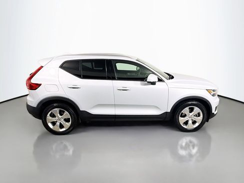 Used 2020 Volvo XC40 T5 Momentum image 8