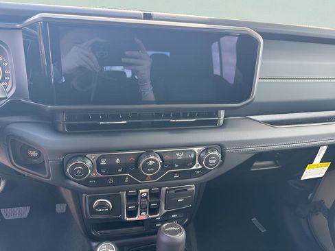 New 2026 Jeep Gladiator Sport AWD/4WD image 21