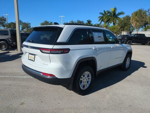 New 2025 Jeep Grand Cherokee Laredo w/ MOPAR Finishing Package image 5