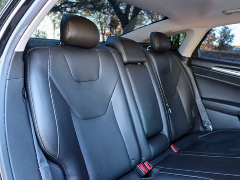 Used 2015 Ford Fusion SE image 19