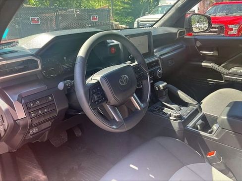 Used 2025 Toyota Tacoma TRD Off-Road AWD/4WD image 14