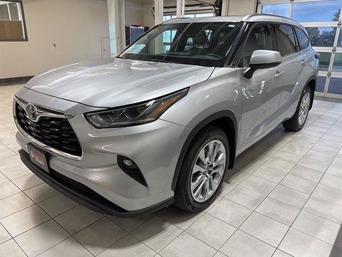 Used 2021 Toyota Highlander Limited AWD/4WD image 1
