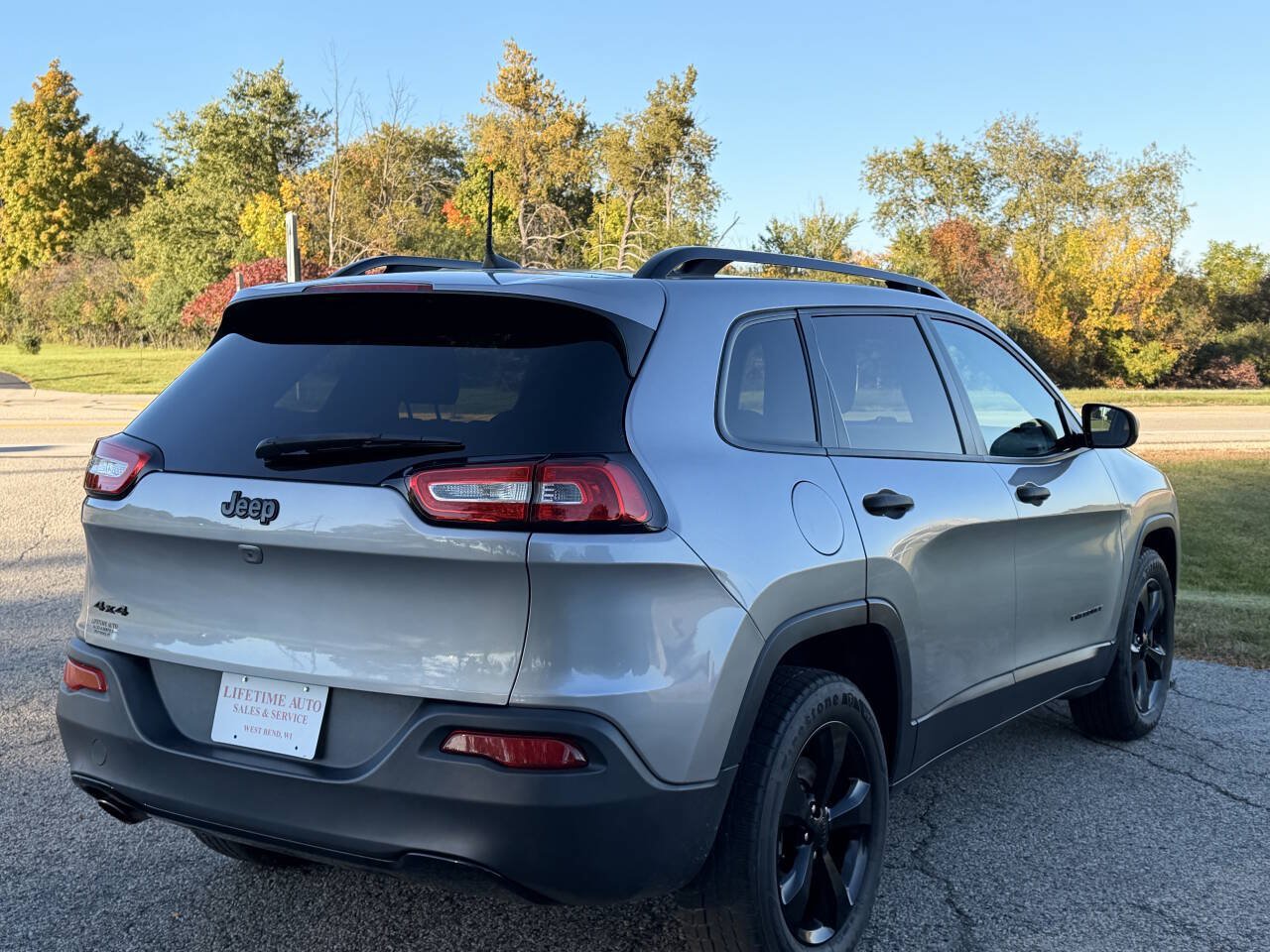 Used 2016 Jeep Cherokee Sport w/ Cold Weather Group AWD/4WD image 5