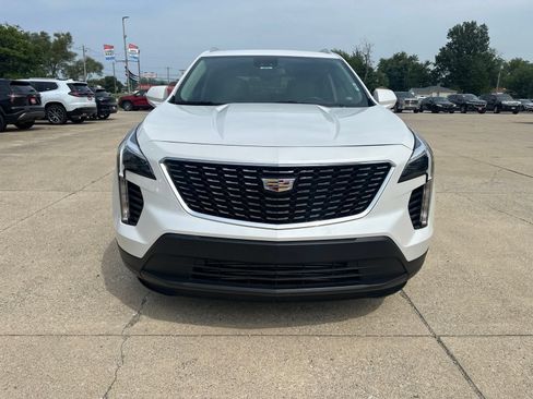 Used 2023 Cadillac XT4 Luxury w/ Cold Weather Package FWD image 8