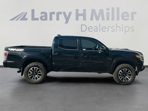 Used 2020 Toyota Tacoma TRD Sport w/ Technology Package image 6