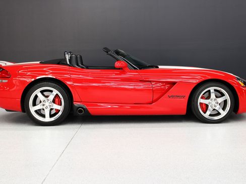 Used 2004 Dodge Viper SRT-10 RWD image 16