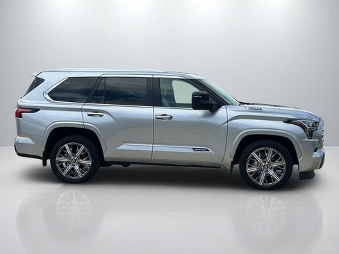 Used 2025 Toyota Sequoia Capstone AWD/4WD image 4