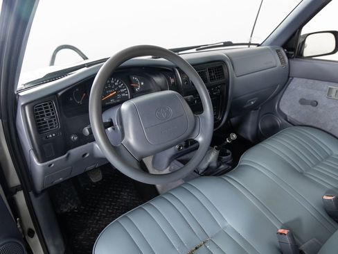 Used 2000 Toyota Tacoma 2WD Regular Cab image 13