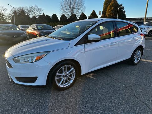 Used 2015 Ford Focus SE image 1