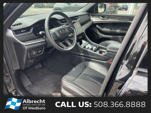 New 2025 Jeep Grand Cherokee Limited AWD/4WD image 9
