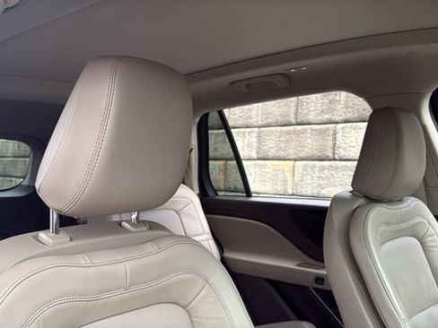 Used 2023 Lincoln Aviator Reserve w/ Elements Package Plus AWD/4WD image 13
