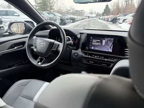 Used 2025 Toyota Camry SE image 16