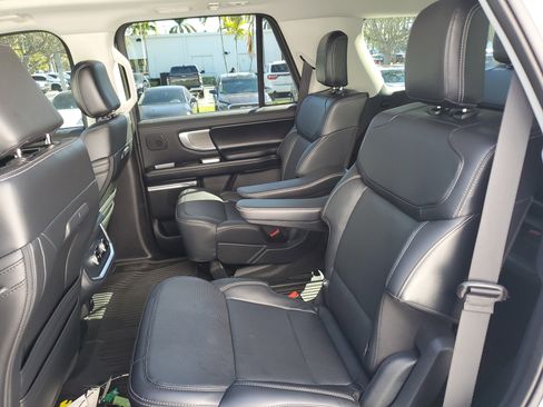 Used 2025 Ford Expedition Platinum w/ Driver's Package image 14