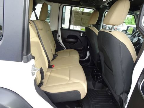 Used 2018 Jeep Wrangler Unlimited Sport S AWD/4WD image 17