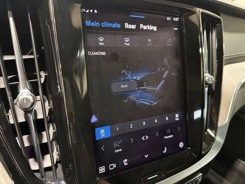 Used 2023 Volvo V60 B5 Cross Country Ultimate w/ Climate Package image 31