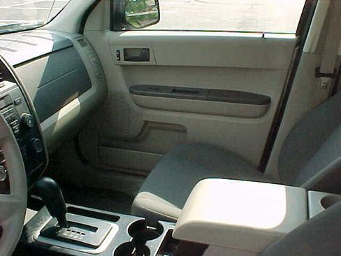 Used 2011 Ford Escape XLS w/ 102A Rapid Spec Order Code image 11