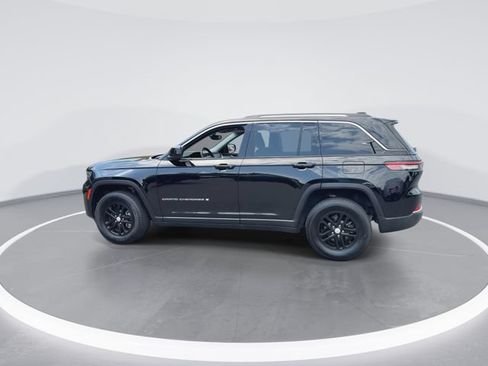 Used 2023 Jeep Grand Cherokee Laredo w/ Luxury Tech Group I AWD/4WD image 6