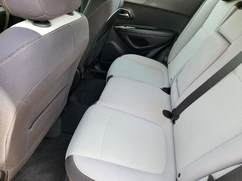 Used 2020 Chevrolet Trax LS image 27