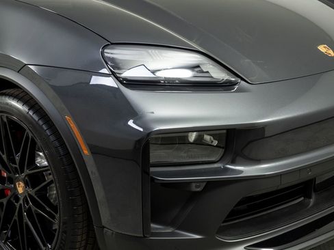 New 2026 Porsche Macan GTS Electric image 38