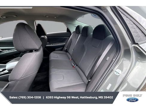 Used 2026 Hyundai Elantra SE FWD image 19