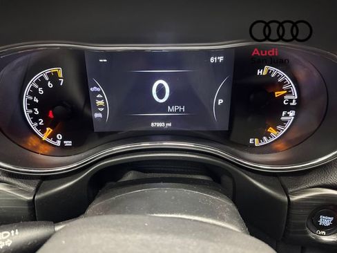 Used 2021 Jeep Grand Cherokee Laredo X image 13