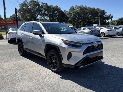 Used 2022 Toyota RAV4 SE w/ Convenience Package image 7