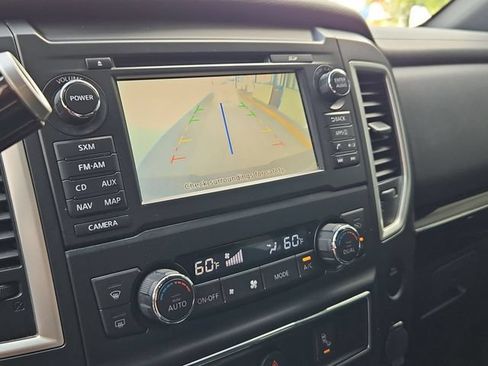 Used 2018 Nissan Titan SV w/ SV Convenience Package RWD image 17