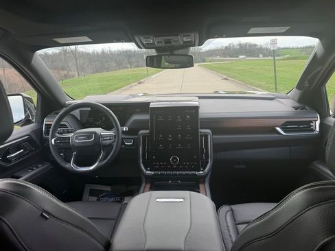 Used 2025 GMC Yukon XL Denali w/ Sun & Power Step Package image 23