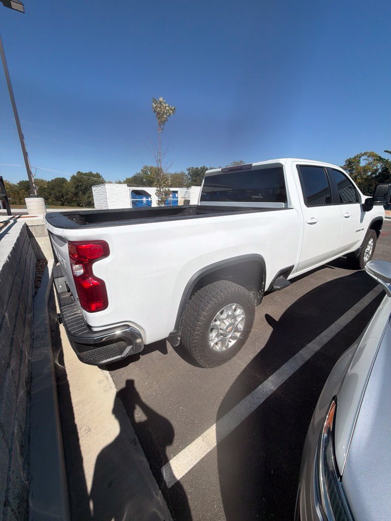 Used 2022 Chevrolet Silverado 2500 LT w/ Convenience Package AWD/4WD image 3