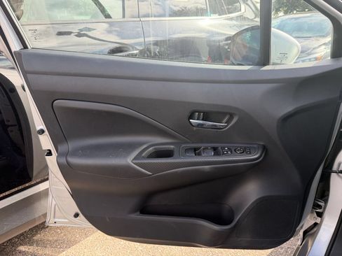 Used 2025 Nissan Versa SV FWD image 18
