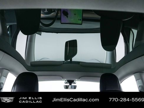 Used 2022 Tesla Model Y Long Range image 22