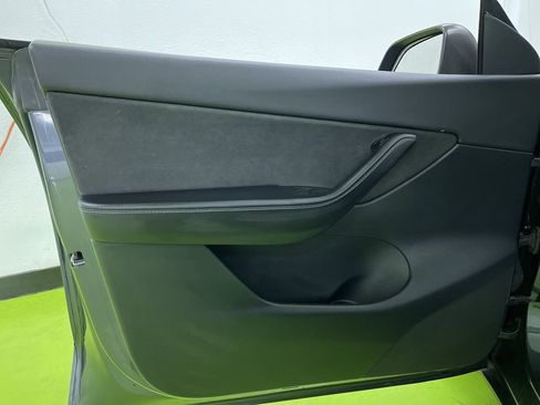 Used 2021 Tesla Model Y Performance image 16