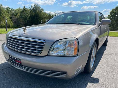 Used 2003 Cadillac De Ville w/ Comfort & Convenience Package FWD image 42