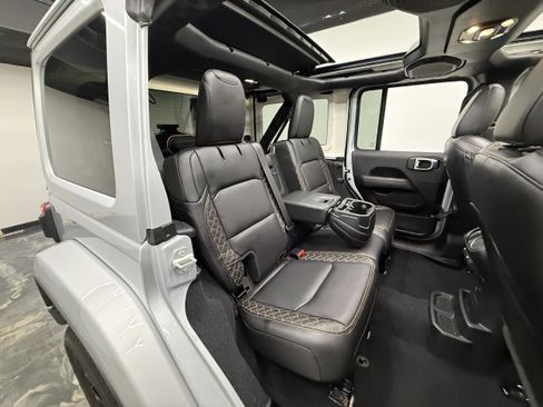 Used 2023 Jeep Wrangler Unlimited Sahara AWD/4WD image 25