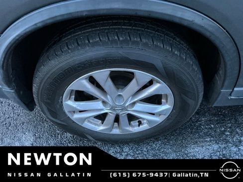 Used 2016 Nissan Rogue SV FWD image 14